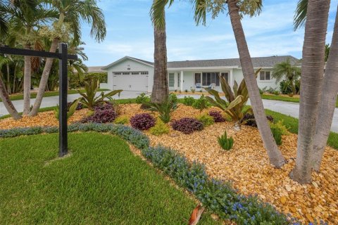 Casa en venta en Saint Pete Beach, Florida, 3 dormitorios, 215.35 m2 № 1816247 - foto 2