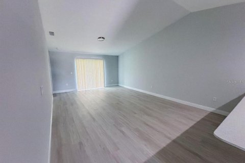 Apartment in Port Charlotte, Florida 3 bedrooms, 128.11 sq.m. № 2395971 - photo 4