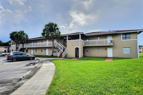 Copropriété à louer à Coral Springs, Floride: 2 chambres, 71.35 m2 № 2323965 - photo 2
