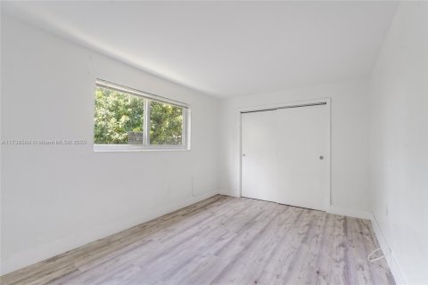 Immobilier commercial à vendre à Miami, Floride: 714.6 m2 № 1764297 - photo 7