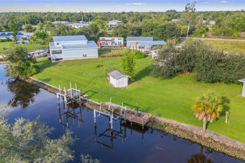 House in Punta Gorda, Florida 2 bedrooms, 103.86 sq.m. № 2391569 - photo 6