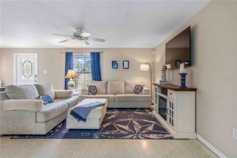 House in Punta Gorda, Florida 2 bedrooms, 103.86 sq.m. № 2391569 - photo 9