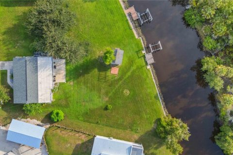 House in Punta Gorda, Florida 2 bedrooms, 103.86 sq.m. № 2391569 - photo 7