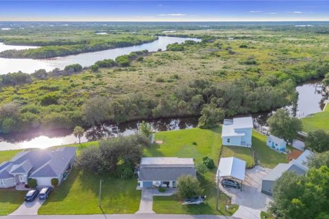 House in Punta Gorda, Florida 2 bedrooms, 103.86 sq.m. № 2391569