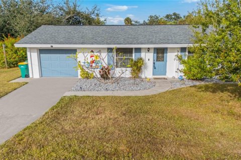 House in Punta Gorda, Florida 2 bedrooms, 103.86 sq.m. № 2391569 - photo 2