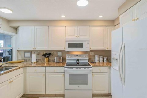 House in Punta Gorda, Florida 2 bedrooms, 103.86 sq.m. № 2391569 - photo 19