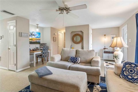 House in Punta Gorda, Florida 2 bedrooms, 103.86 sq.m. № 2391569 - photo 8