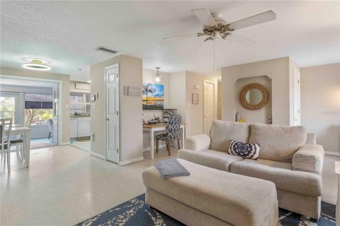 House in Punta Gorda, Florida 2 bedrooms, 103.86 sq.m. № 2391569 - photo 14