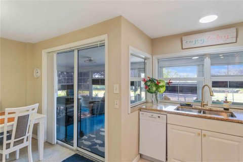House in Punta Gorda, Florida 2 bedrooms, 103.86 sq.m. № 2391569 - photo 18