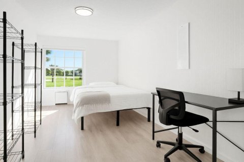 House in Port St. Lucie, Florida 8 bedrooms, 193.89 sq.m. № 2154969 - photo 11