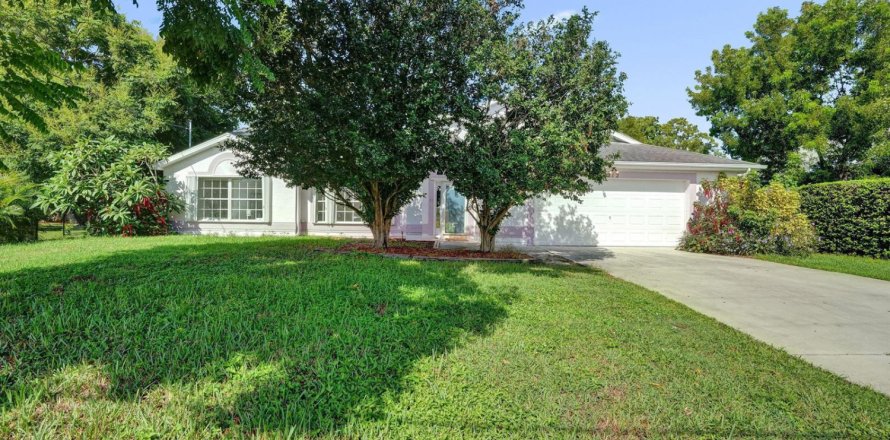 House in Port St. Lucie, Florida 8 bedrooms, 193.89 sq.m. № 2154969