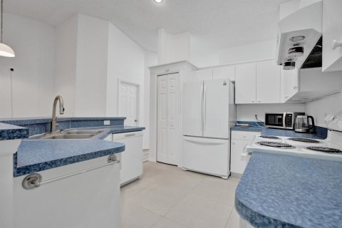 House in Port St. Lucie, Florida 8 bedrooms, 193.89 sq.m. № 2154969 - photo 5