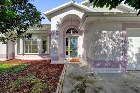 House in Port St. Lucie, Florida 8 bedrooms, 193.89 sq.m. № 2154969 - photo 2