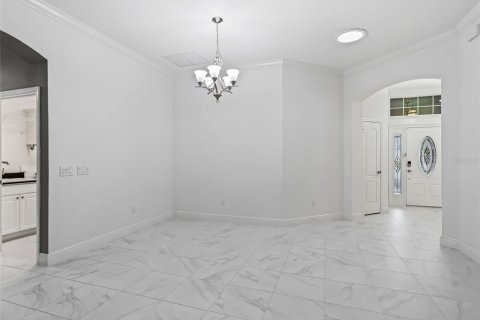 House in The Villages, Florida 3 bedrooms, 177.72 sq.m. № 2230843 - photo 12