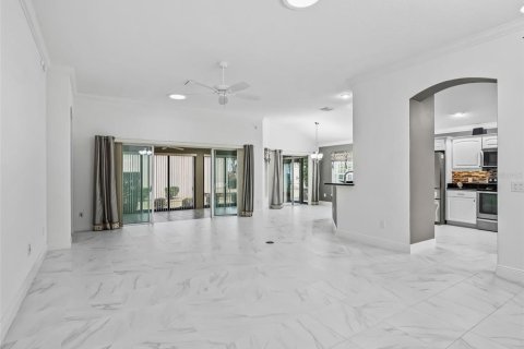 House in The Villages, Florida 3 bedrooms, 177.72 sq.m. № 2230843 - photo 15