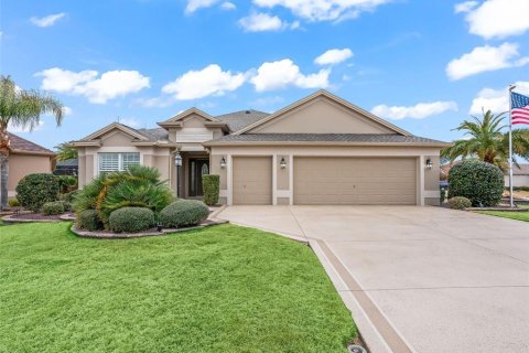 House in The Villages, Florida 3 bedrooms, 177.72 sq.m. № 2230843 - photo 3