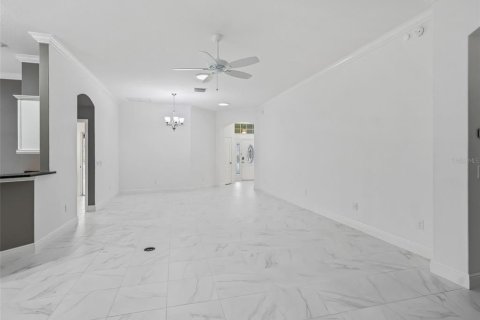 House in The Villages, Florida 3 bedrooms, 177.72 sq.m. № 2230843 - photo 18