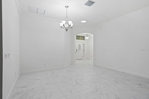 House in The Villages, Florida 3 bedrooms, 177.72 sq.m. № 2230843 - photo 13
