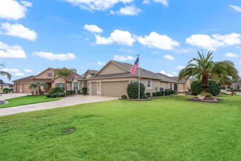 House in The Villages, Florida 3 bedrooms, 177.72 sq.m. № 2230843 - photo 5