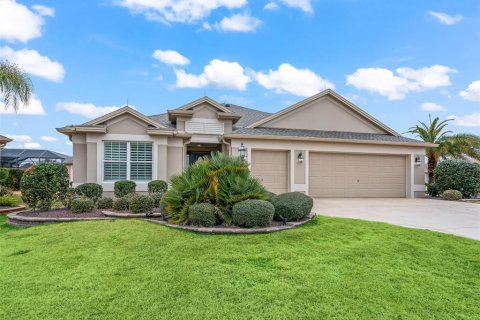 House in The Villages, Florida 3 bedrooms, 177.72 sq.m. № 2230843 - photo 4