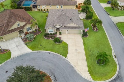 House in The Villages, Florida 3 bedrooms, 177.72 sq.m. № 2230843 - photo 2