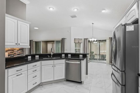 House in The Villages, Florida 3 bedrooms, 177.72 sq.m. № 2230843 - photo 25