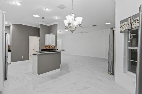 House in The Villages, Florida 3 bedrooms, 177.72 sq.m. № 2230843 - photo 21