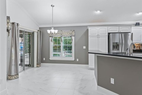 House in The Villages, Florida 3 bedrooms, 177.72 sq.m. № 2230843 - photo 20
