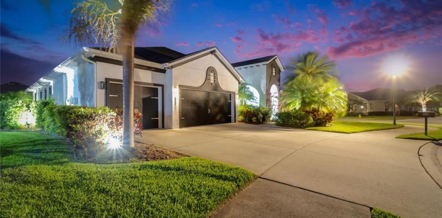 House in Apollo Beach, Florida 4 bedrooms, 308.9 sq.m. № 1844675