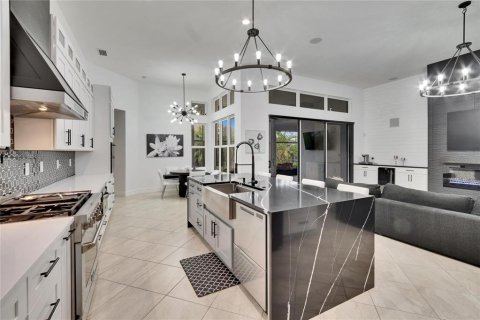 House in Apollo Beach, Florida 4 bedrooms, 308.9 sq.m. № 1844675 - photo 13