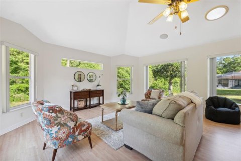House in Spring Hill, Florida 4 bedrooms, 315.4 sq.m. № 1653793 - photo 11