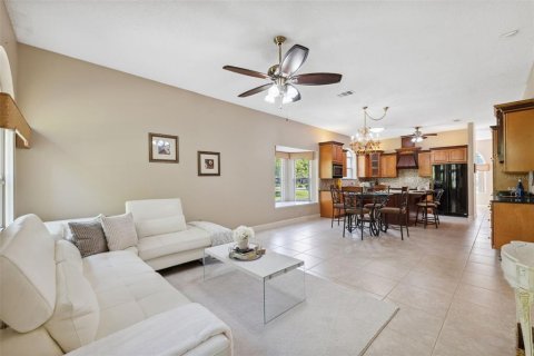 House in Spring Hill, Florida 4 bedrooms, 315.4 sq.m. № 1653793 - photo 12