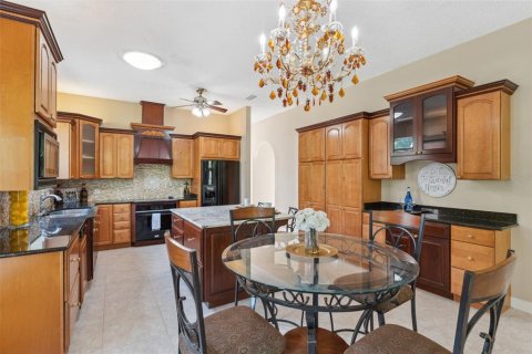 House in Spring Hill, Florida 4 bedrooms, 315.4 sq.m. № 1653793 - photo 15