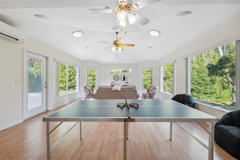 House in Spring Hill, Florida 4 bedrooms, 315.4 sq.m. № 1653793 - photo 9