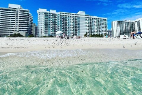 Condominio en venta en Miami Beach, Florida, 2 dormitorios, 86.4 m2 № 1728203 - foto 13