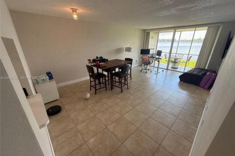 Condo in Miami, Florida, 2 bedrooms № 2248159 - photo 4