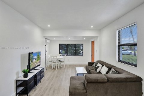 Villa ou maison à louer à Fort Lauderdale, Floride: 2 chambres, 77.48 m2 № 1969730 - photo 5