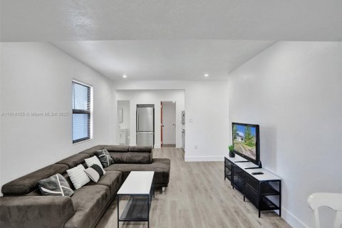 Villa ou maison à louer à Fort Lauderdale, Floride: 2 chambres, 77.48 m2 № 1969730 - photo 7