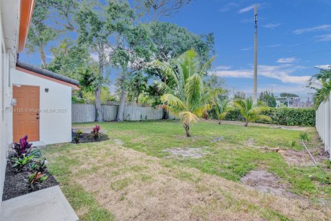 Villa ou maison à louer à Fort Lauderdale, Floride: 2 chambres, 77.48 m2 № 1969730 - photo 21