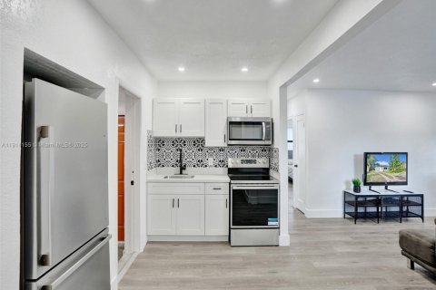 Villa ou maison à louer à Fort Lauderdale, Floride: 2 chambres, 77.48 m2 № 1969730 - photo 9