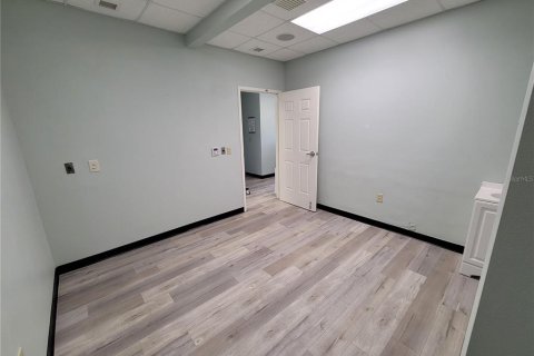 Commercial property in Zephyrhills, Florida № 2209230 - photo 4