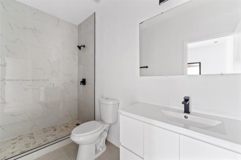 Casa en venta en Miami, Florida, 4 dormitorios № 1957272 - foto 16