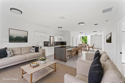 Casa en venta en Miami, Florida, 4 dormitorios № 1957272 - foto 6