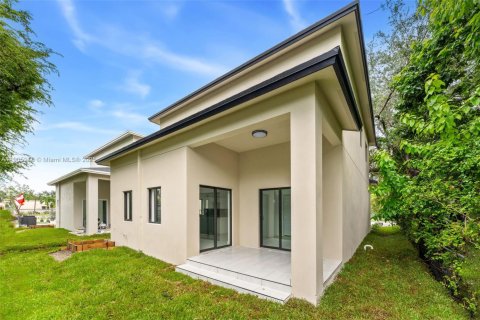 Casa en venta en Miami, Florida, 4 dormitorios № 1957272 - foto 29
