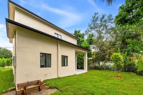 Casa en venta en Miami, Florida, 4 dormitorios № 1957272 - foto 30