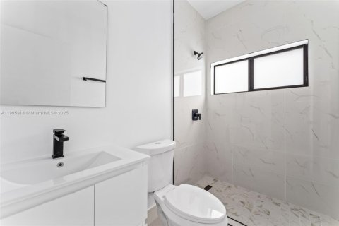 Casa en venta en Miami, Florida, 4 dormitorios № 1957272 - foto 25