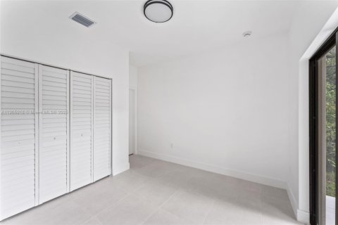 Casa en venta en Miami, Florida, 4 dormitorios № 1957272 - foto 14