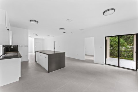Casa en venta en Miami, Florida, 4 dormitorios № 1957272 - foto 8