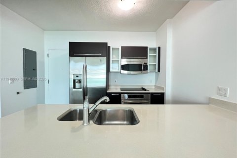 Condo in Miami, Florida, 1 bedroom  № 2000755 - photo 9