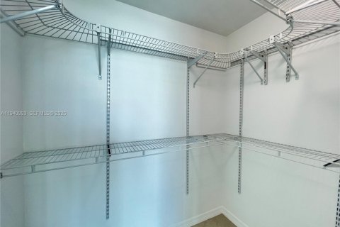 Condo in Miami, Florida, 1 bedroom  № 2000755 - photo 15